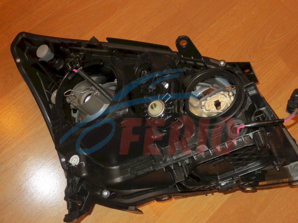 Фара для Toyota Avensis (ZZT250) 1.6 (3ZZ-FE 110hp) FWD MT